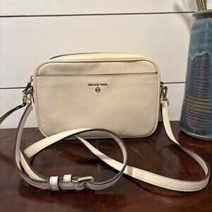 Michael Kors Jet Set Signature Leather Clutch Crossbody Bag EUC Bag Charm